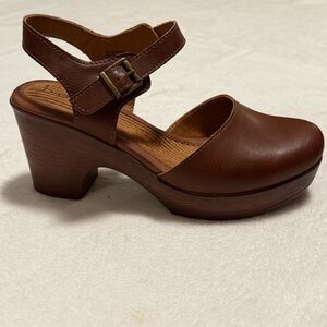 🎁 boc Brown Leather Women's Mules